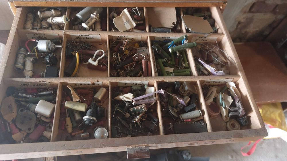 Кондензатори,съпротивления, резистори