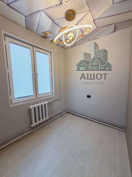 1в2/2/4 массив Феруза,ор-р Таксопарк,новый ремонт,35 м2,балкон 1.5*3