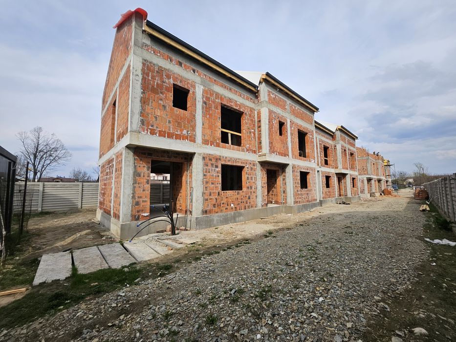 Căsuțe Înșiruite/duplexuri, zona Mall!