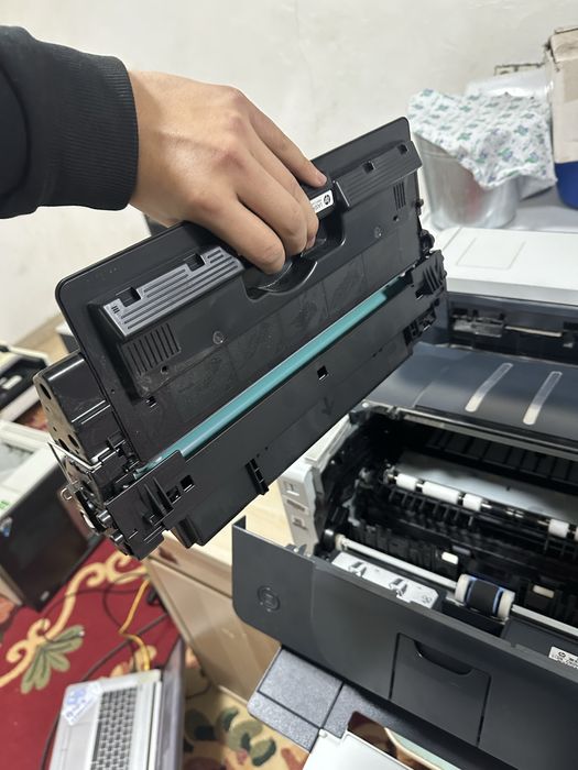 HP Laserjet 700M712.   2шт