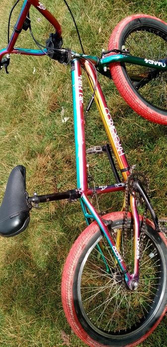 Vând bmx multicolor!!