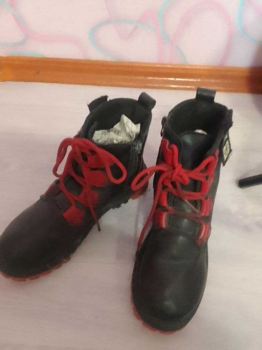 Продам детскую обувь на девочку