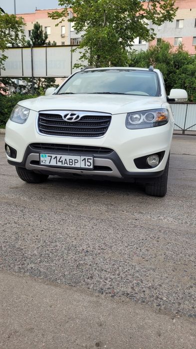 Продам СантаФе. Белый.