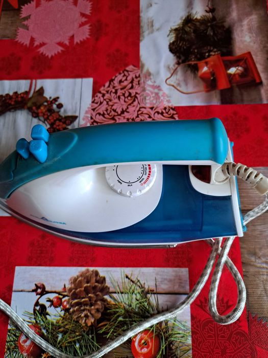 Presă de călcat Philadelphia Steam Iron RW 1806, 1600W, Nouă (Nefolosită)