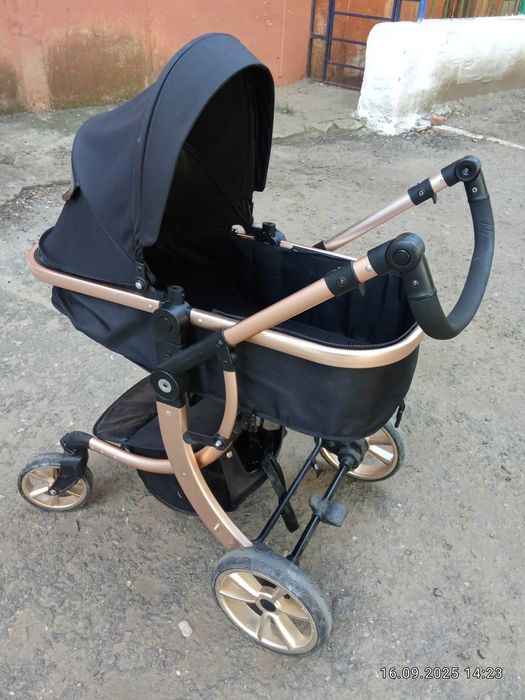 Продам коляску 10.000 тенге