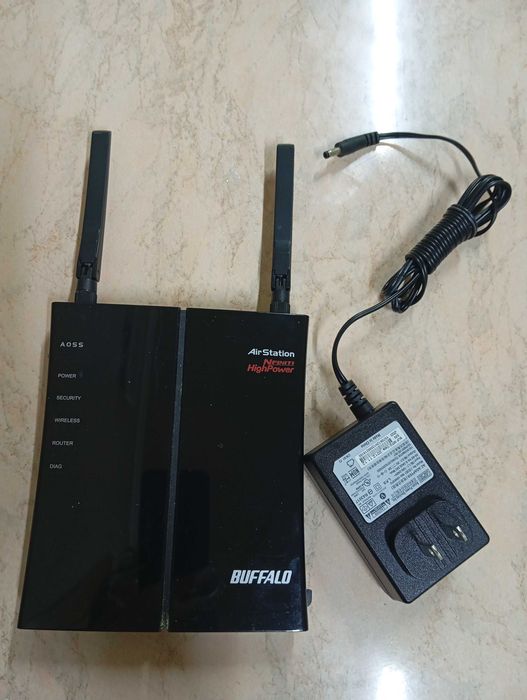 Продам роутер  Buffalo WHR-300HP.