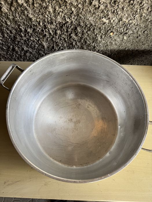 Кастрюля алюминиевая.