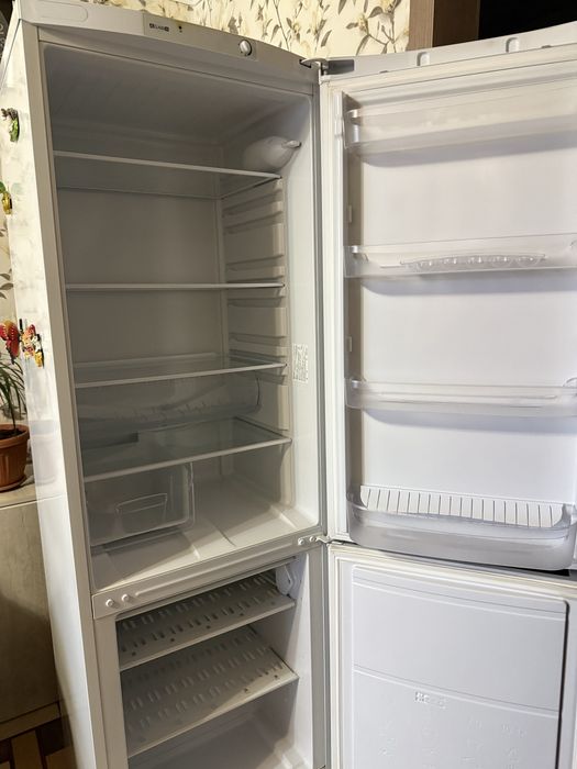 Indesit холодильник