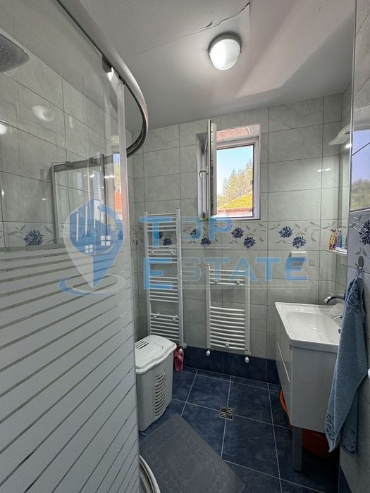 Етаж от къща с гараж в с. Поповци, област Габрово.