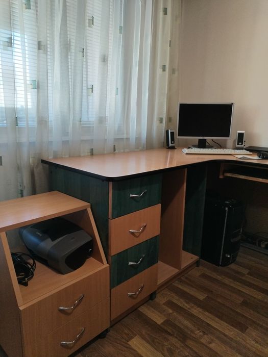 Vând birou ,utilizat