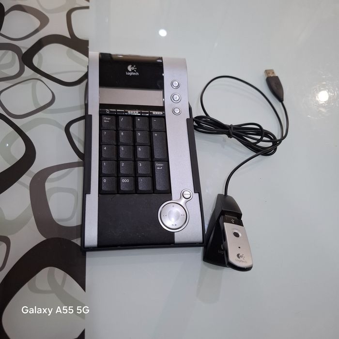 Продавам калкулатор на logitech