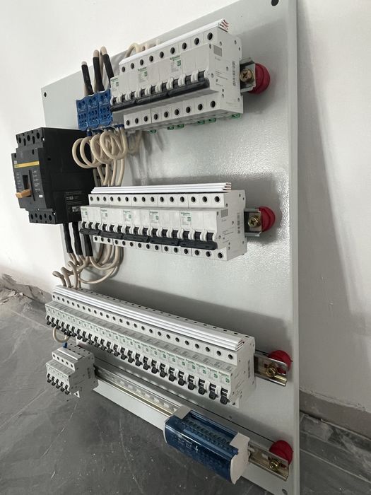 Электрик Электромонтажник