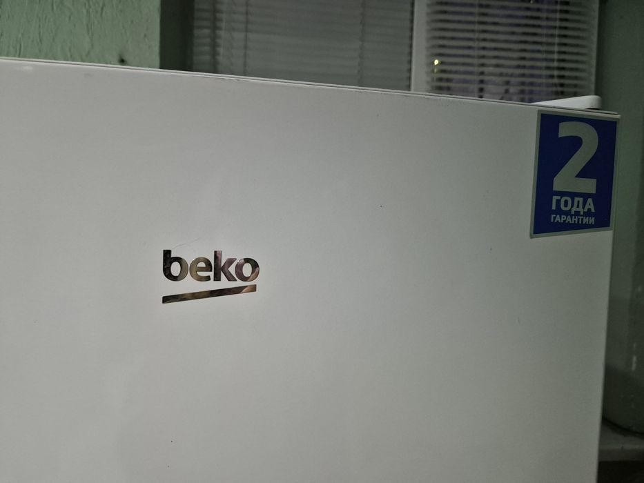 Белый  холодильник  Beko
