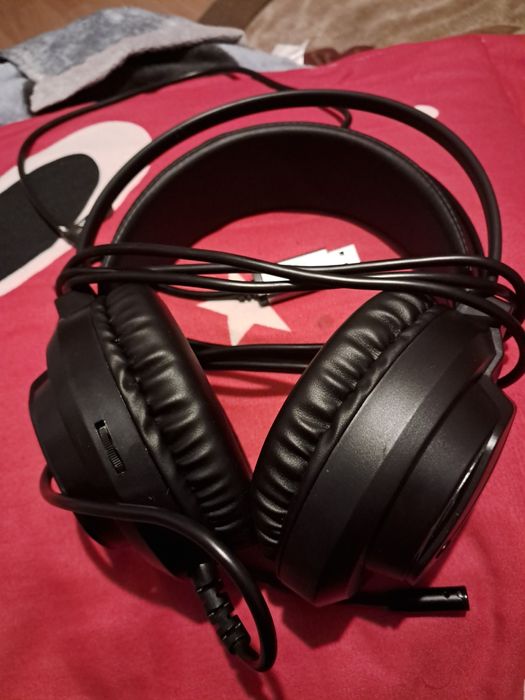 Casti gaming cu microfon