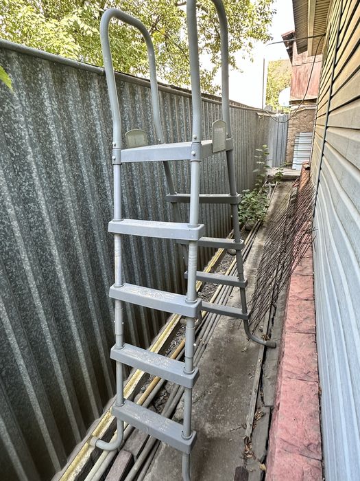 Лестница для каркасного бассейна