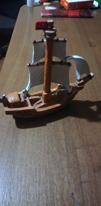 Продам сувенирный кораблик.