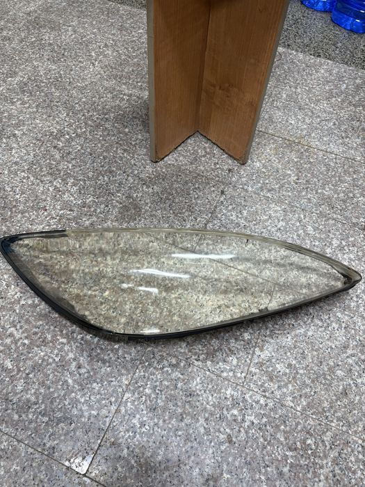 Стекло от фары камри 30