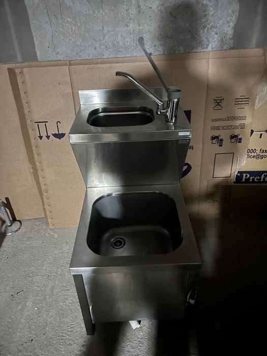 Мивка неръждавейка в много добро състояние.