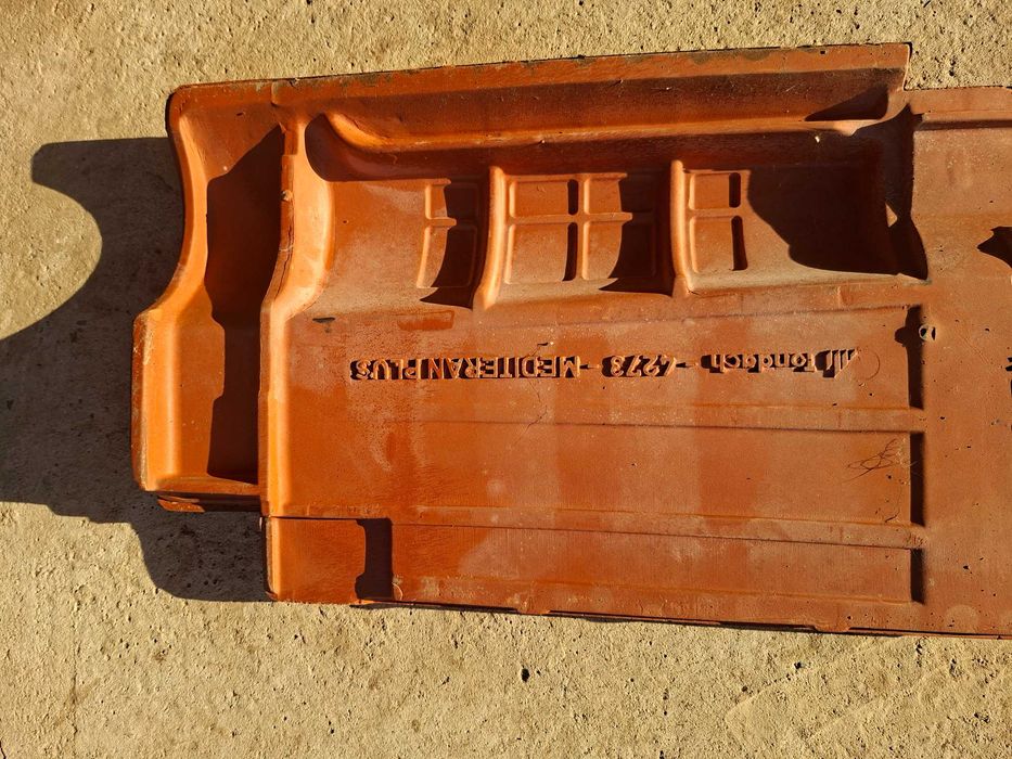 Țiglă tondach ceramică