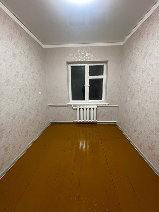 Shahar markazida joylashgan, yangi ta'mirlangan 3 XONALI UY sotiladi