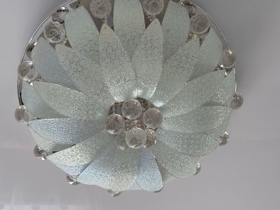 Люстра трех режимный