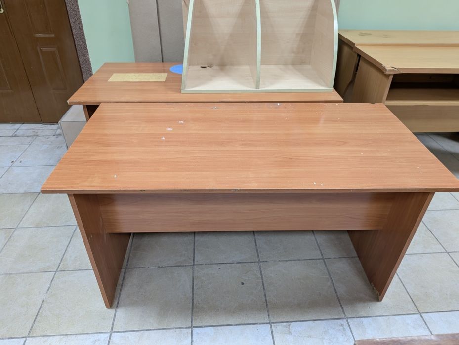 Столы письменные стандартные и детские