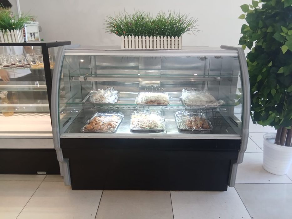 Продам Витриный холодильник