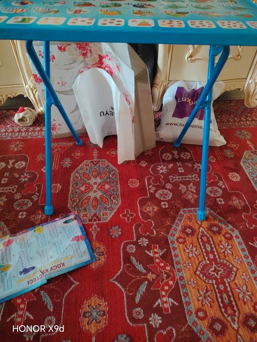 Продам детский стол