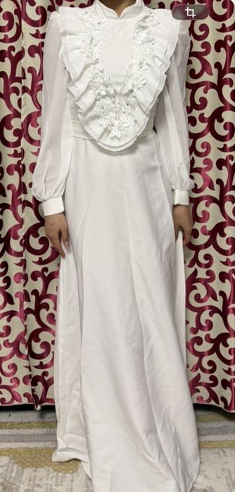 Белое платье на узату с камзолом