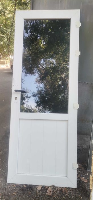 Продам пластик дверь
