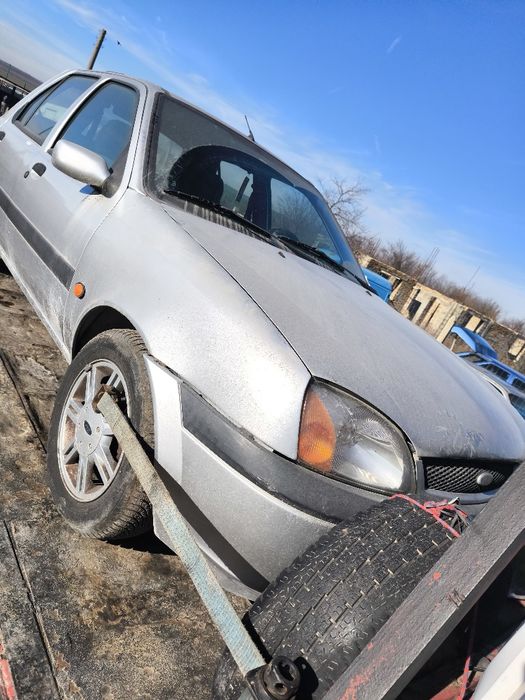 Форд фиеста 2001г. На части