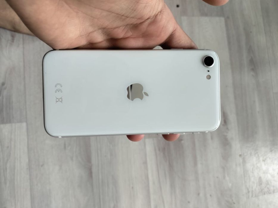 продам iPhone SE 2020