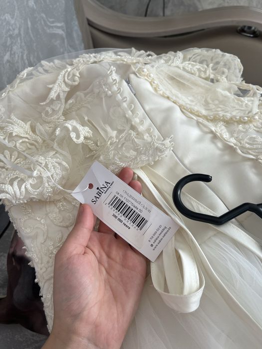 Продам абсолютно новое свадебное платье !