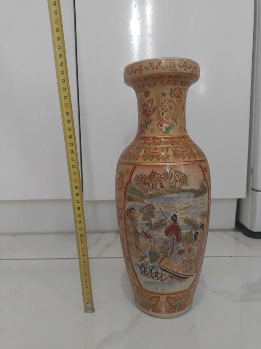 Стара порцеланова ваза