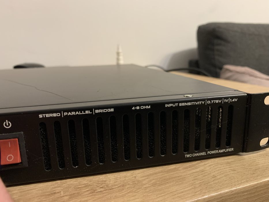 Amplificator Akiyama AMD-400 cu doua canale