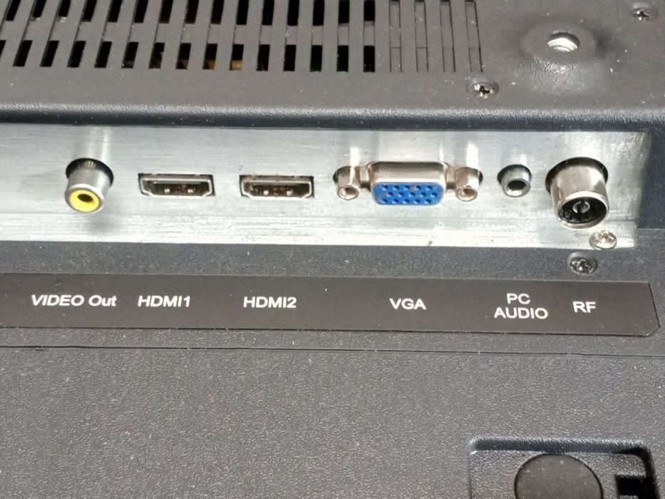 продам телевизор 40" LED TV