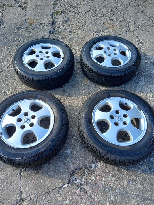 Vând 4 roti  cu cauciucuri de iarnă in 5 prezoane 195/65/15