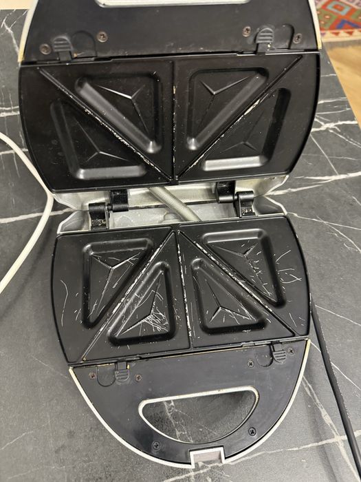 Вафельница и сендвичница