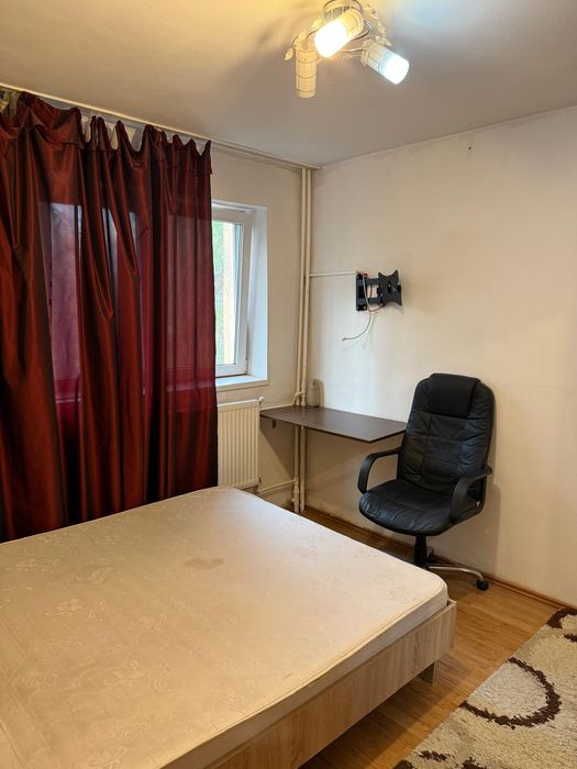 Ofer spre inchiriere ap cu 3 camere