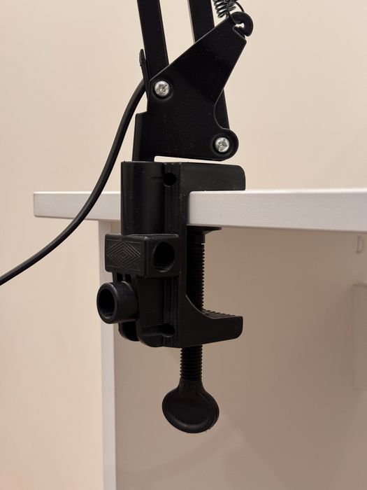 Настольная лампа черная