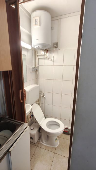 Închiriez garsonieră zona Mărășești, vis-a-vis de Liceul Mihai Eminescu