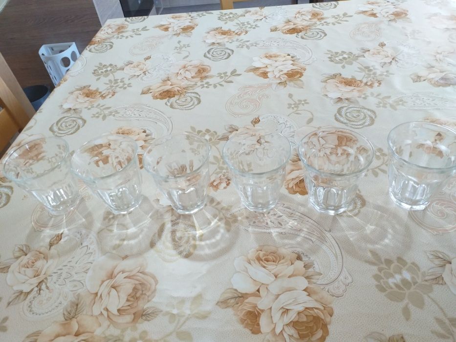 Домашни потреби-чинии, чаши, лъжички, соленица, съд за подправки