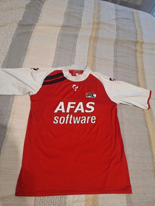 Футболни шалове и тениска