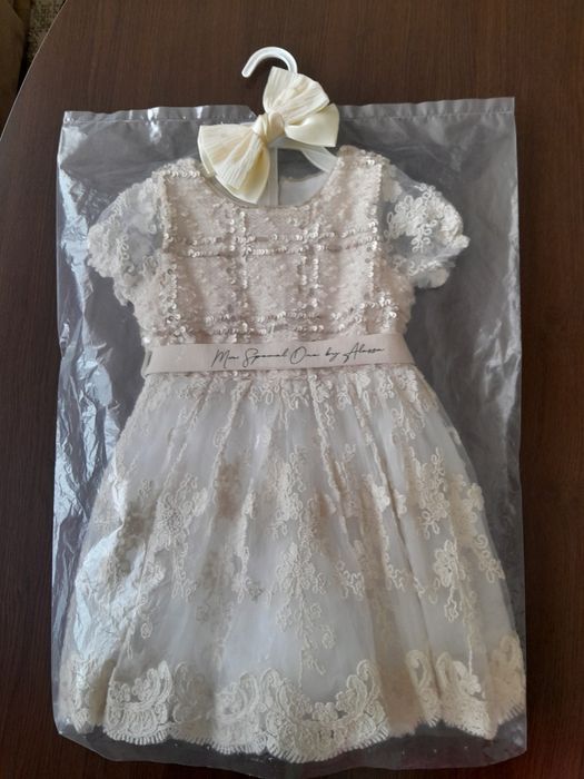 Allessa мини рокля от букле и дантела