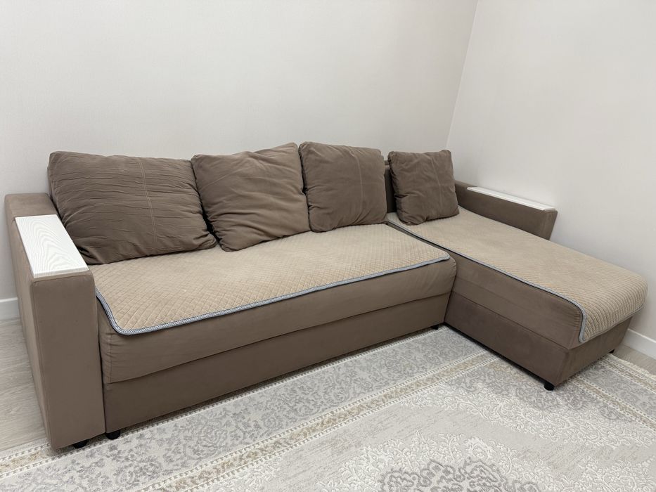 угловой диван в хорошем состоянии