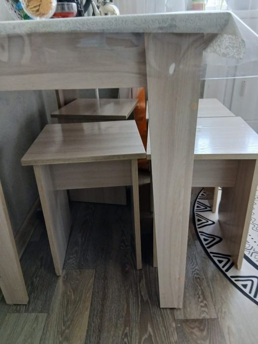Продам кухонный стол