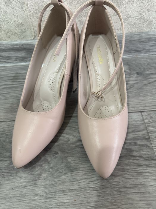 Продам женские туфли