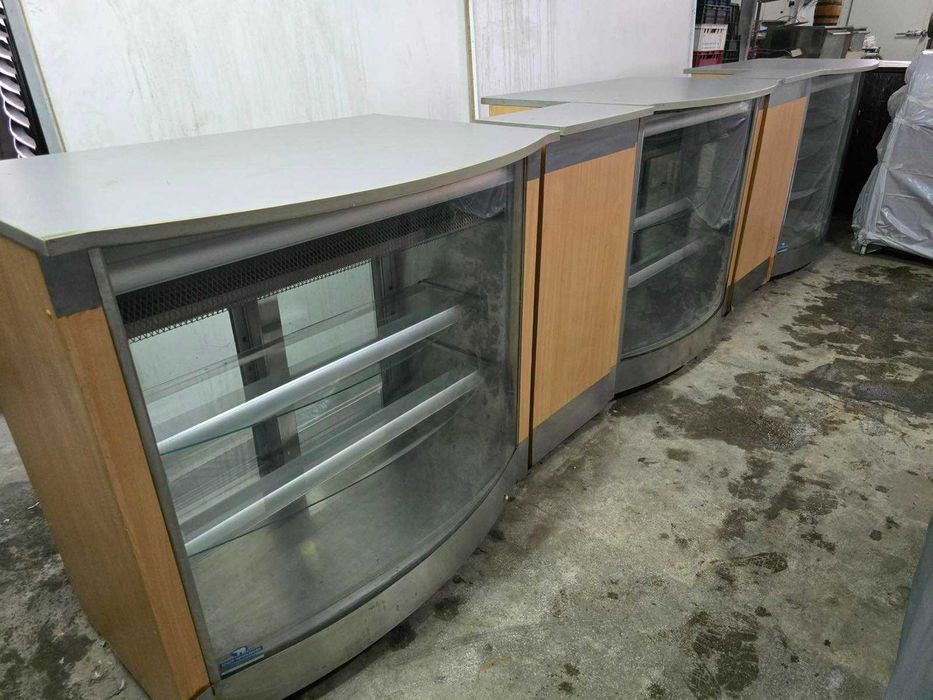 Продавам хладилен трисекционен бар