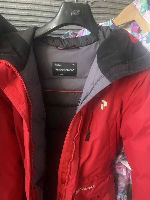 Уникално червено топло яке/ парка гъши пух Peak performans