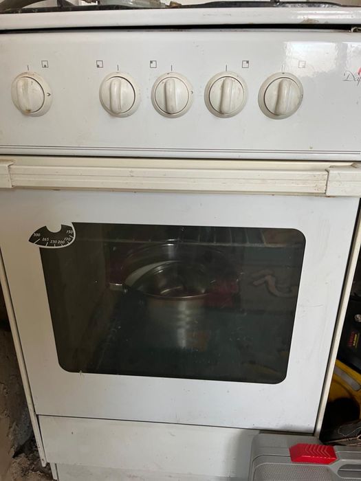 Продаю газ плиту